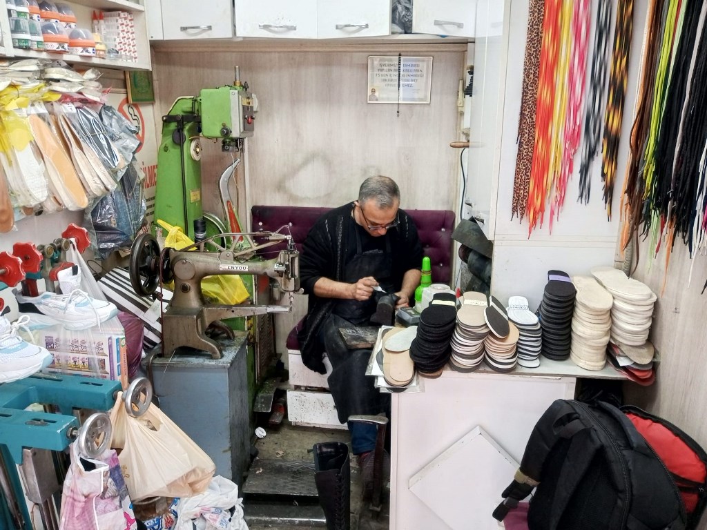 AYAKKABI TAMİRCİLERİNE FIRSAT DOĞDU