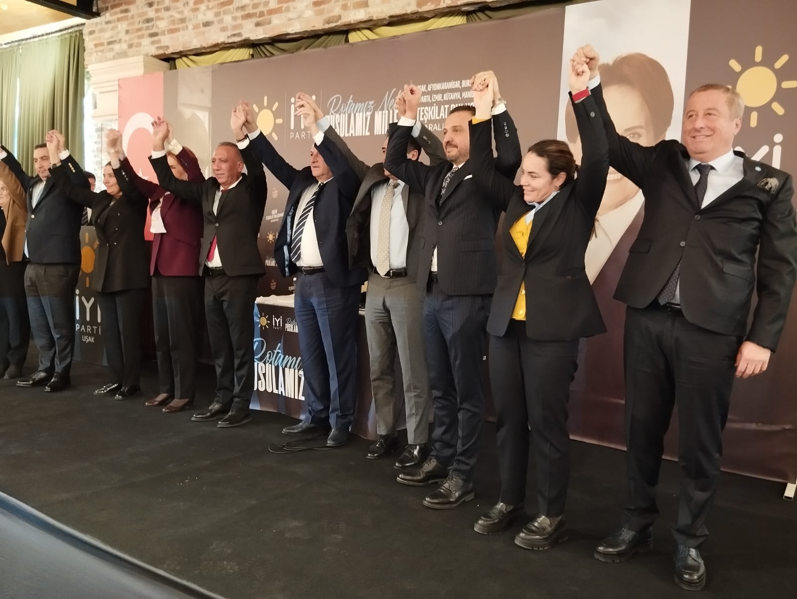 Akşener, "savaş ilanı kabul ediyorum partimize operasyon var"