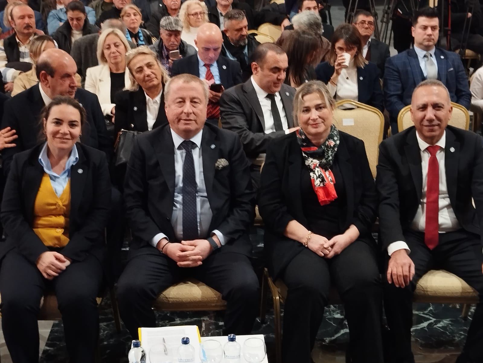 Akşener, "savaş ilanı kabul ediyorum partimize operasyon var"