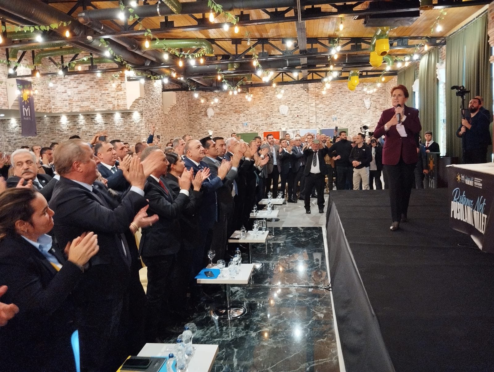 Akşener, "savaş ilanı kabul ediyorum partimize operasyon var"