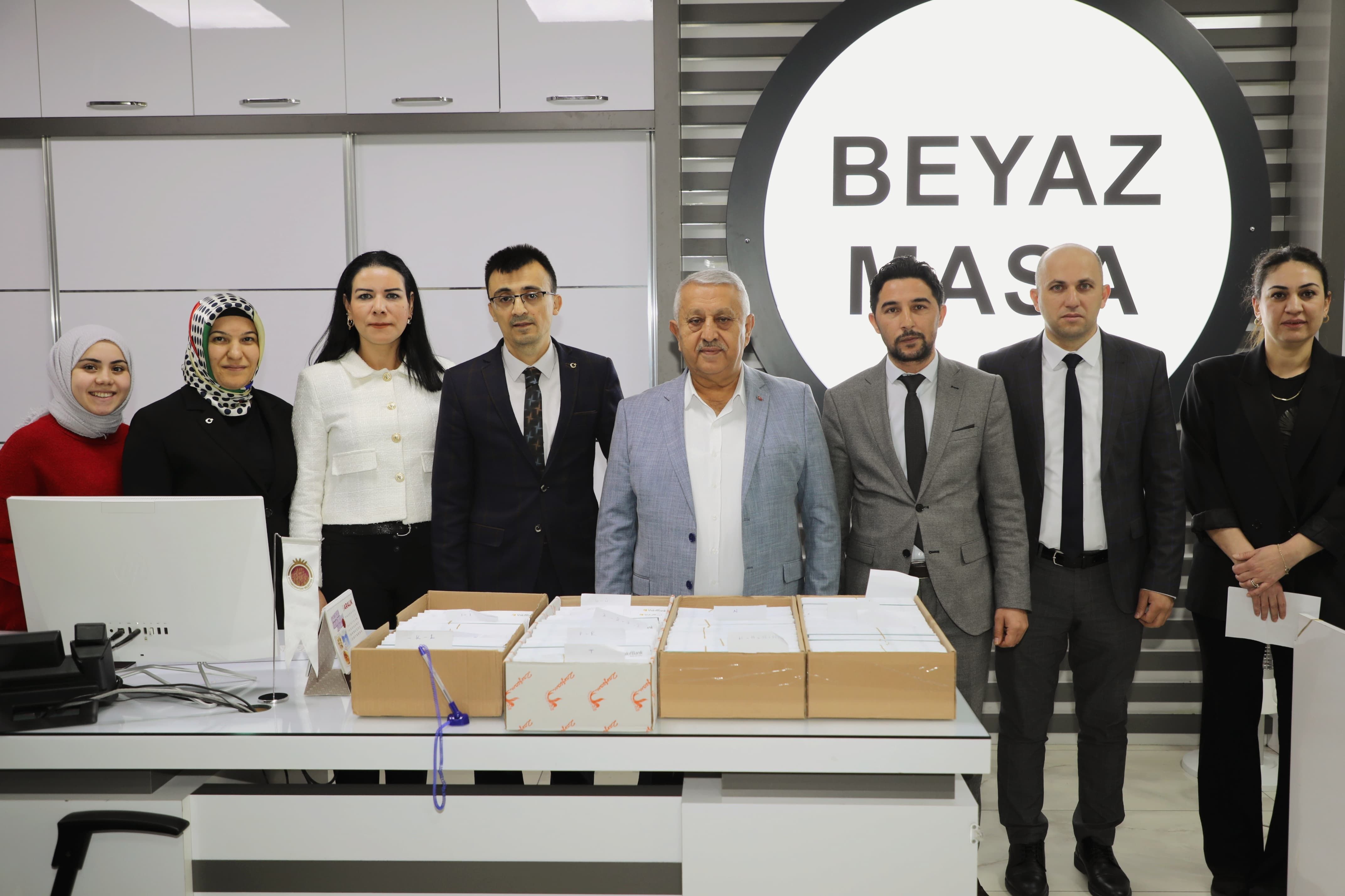 ÖĞRENCİ DOSTU BAŞKAN´DAN BURS YARDIMI