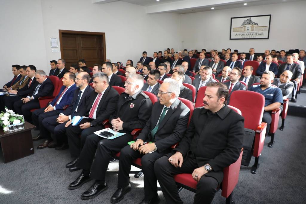 AFYON'DA SOKAK HAYVANLARINA YÖNELİK TEDBİRLER GÖRÜŞÜLDÜ
