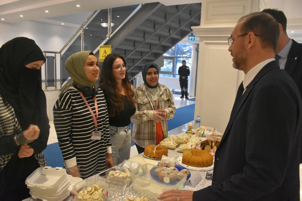 FİLİSTİN'E DESTEK KERMESİ BÜYÜK İLGİ GÖRDÜ
