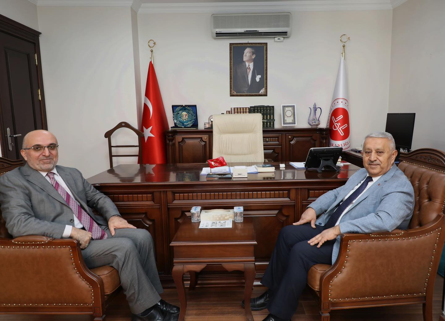 Başkan Zeybek  Ziyaretlerini Sürdürüyor. Müftü İmamoğlu'yla Bir Araya Geldi