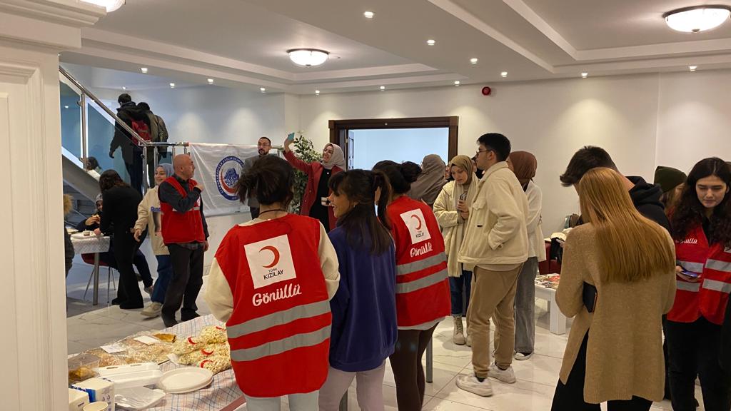 Genç Kızılaycılardan Anlamlı Kermes. Geliri Filistin'e Gönderilecek...