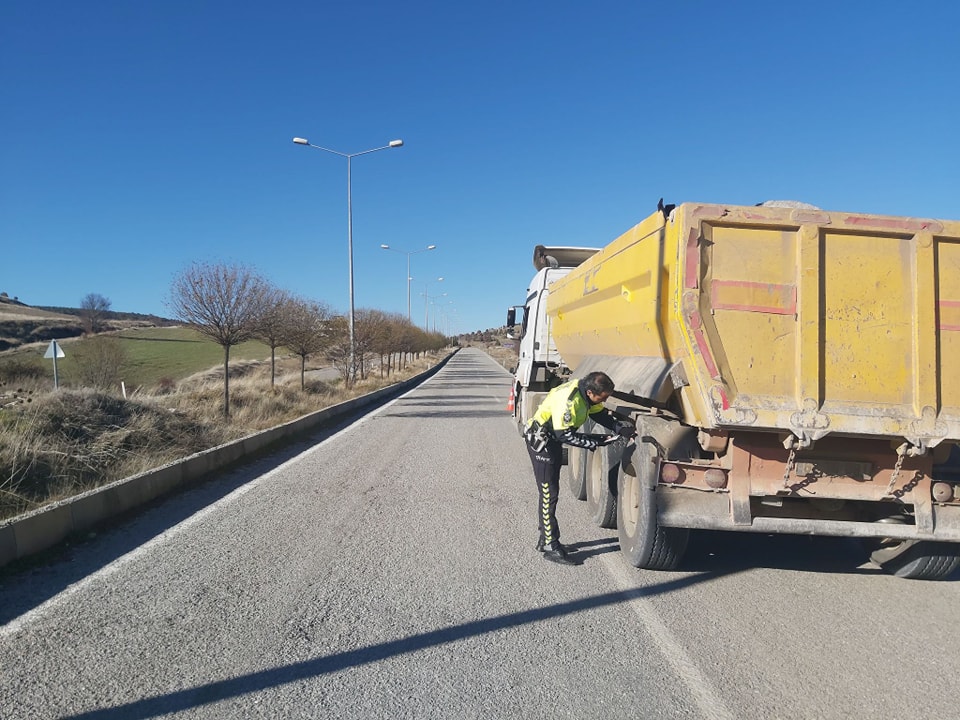 Hocalar İlçesinde Kuralsızlığa Geçit Yok. Polis Ekipleri Denetimlerini Sürdürüyor.