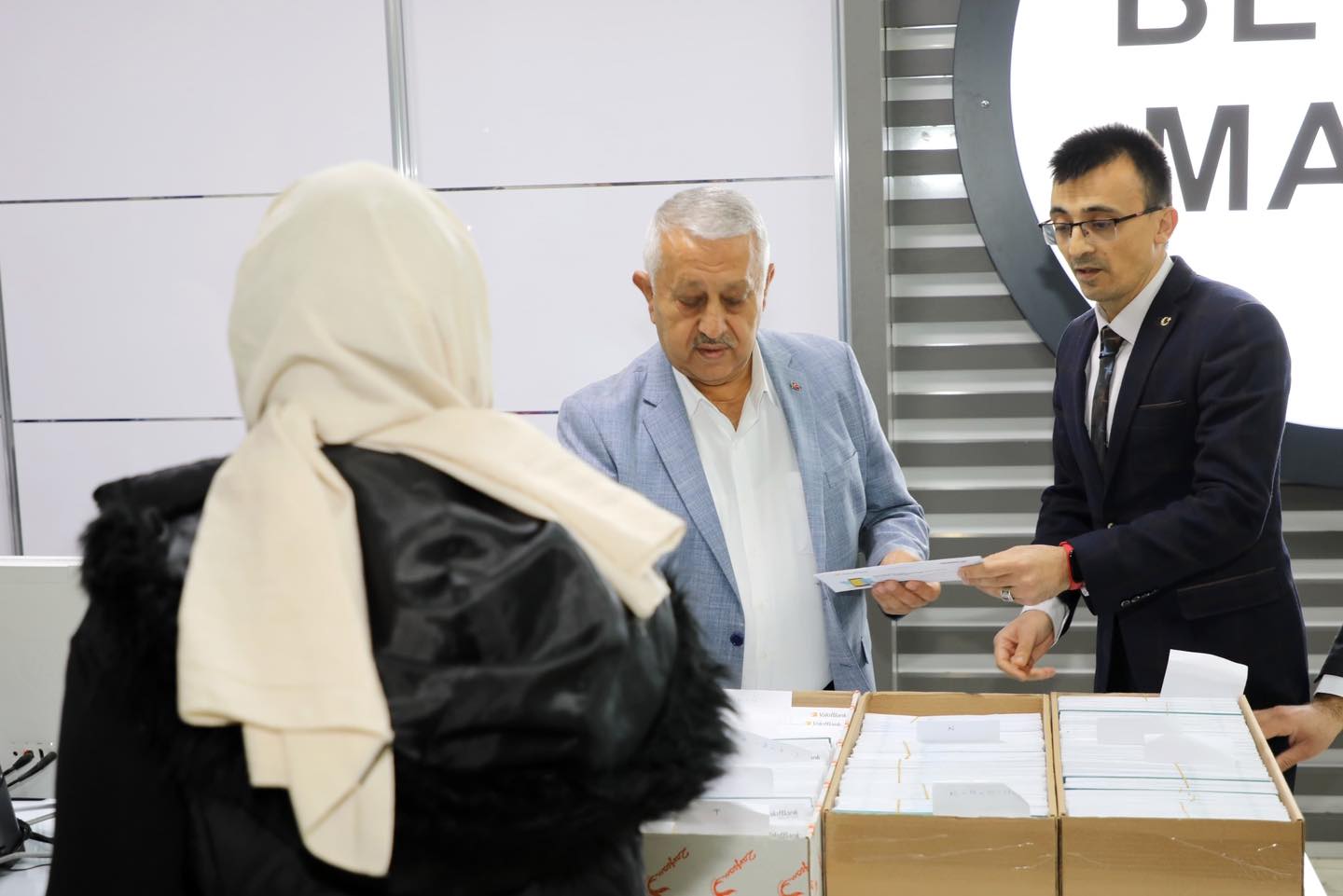 Başkan Zeybek'ten Eğitime Destek. ''Öğrencilerimizin Destekçisiyiz''