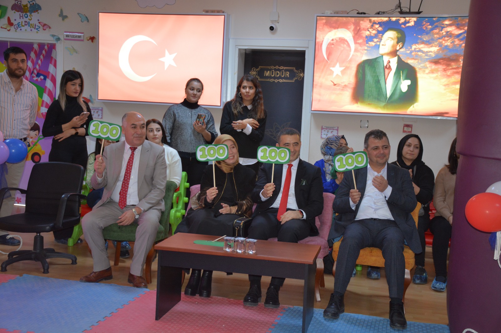 Emirdağlı Miniklerden Anlamlı Etkinlik. Başkan Koyuncudan Öğrencilere Destek