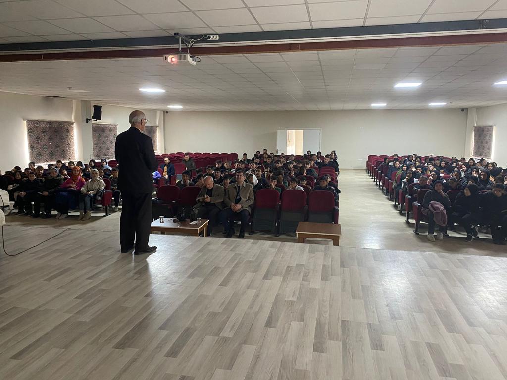 İscehisarlı Öğrenciler Görmez'in Seminerine Katıldılar