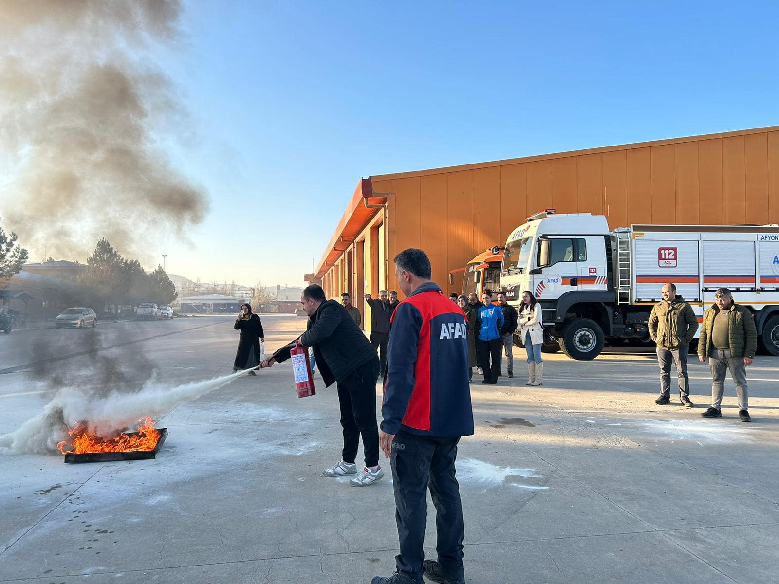 Eğitimler Sürüyor. Afyon'da AFAD Tecrübelerini  Aktarıyor