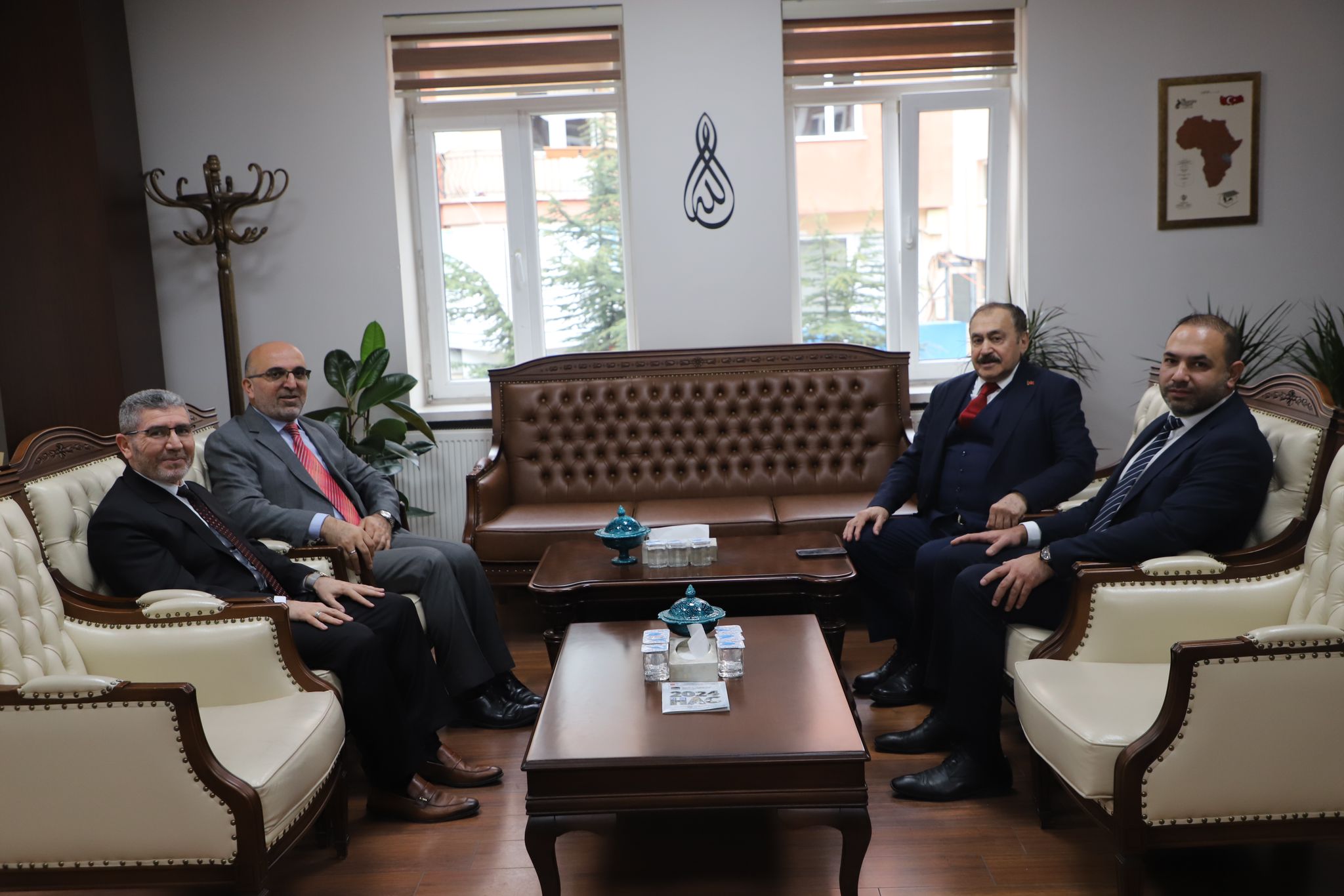 Eski Bakan Eroğlu Müftüyü Ziyaret Etti. Müftüyle Makamda Bir Araya Geldi