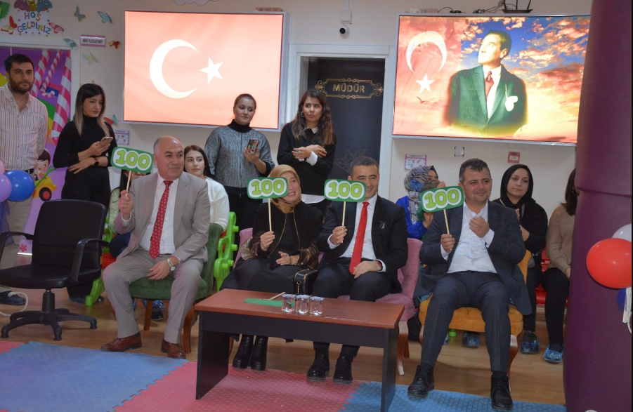 Başkan Koyuncu Ali Rıza ve Hava Kara Anaokulu’nda Düzenlenen Geri Dönüşüm Defilesi Programına Katıldı