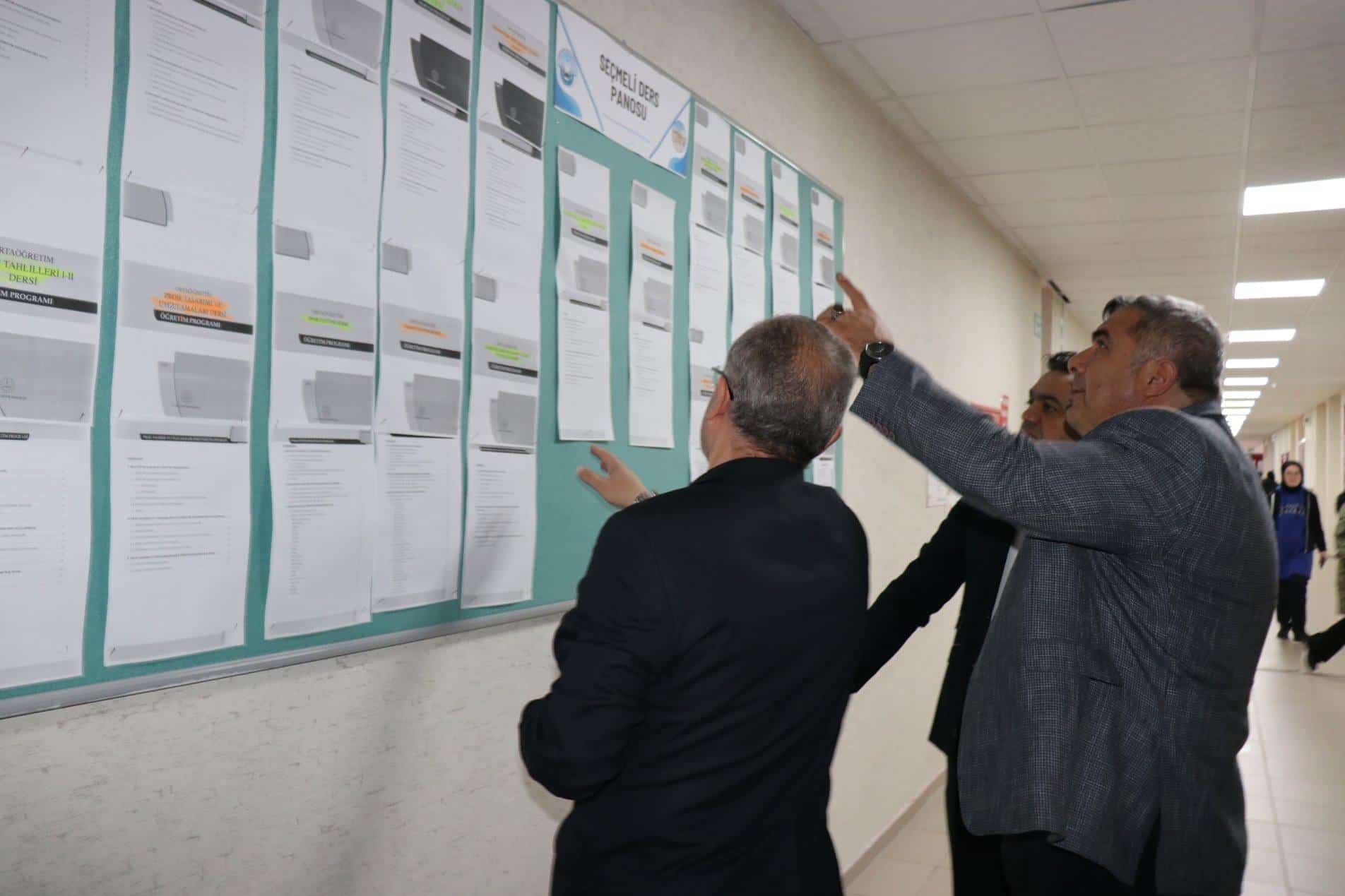 Okullarda Yürütülen Projeleri Yerinde İnceledi