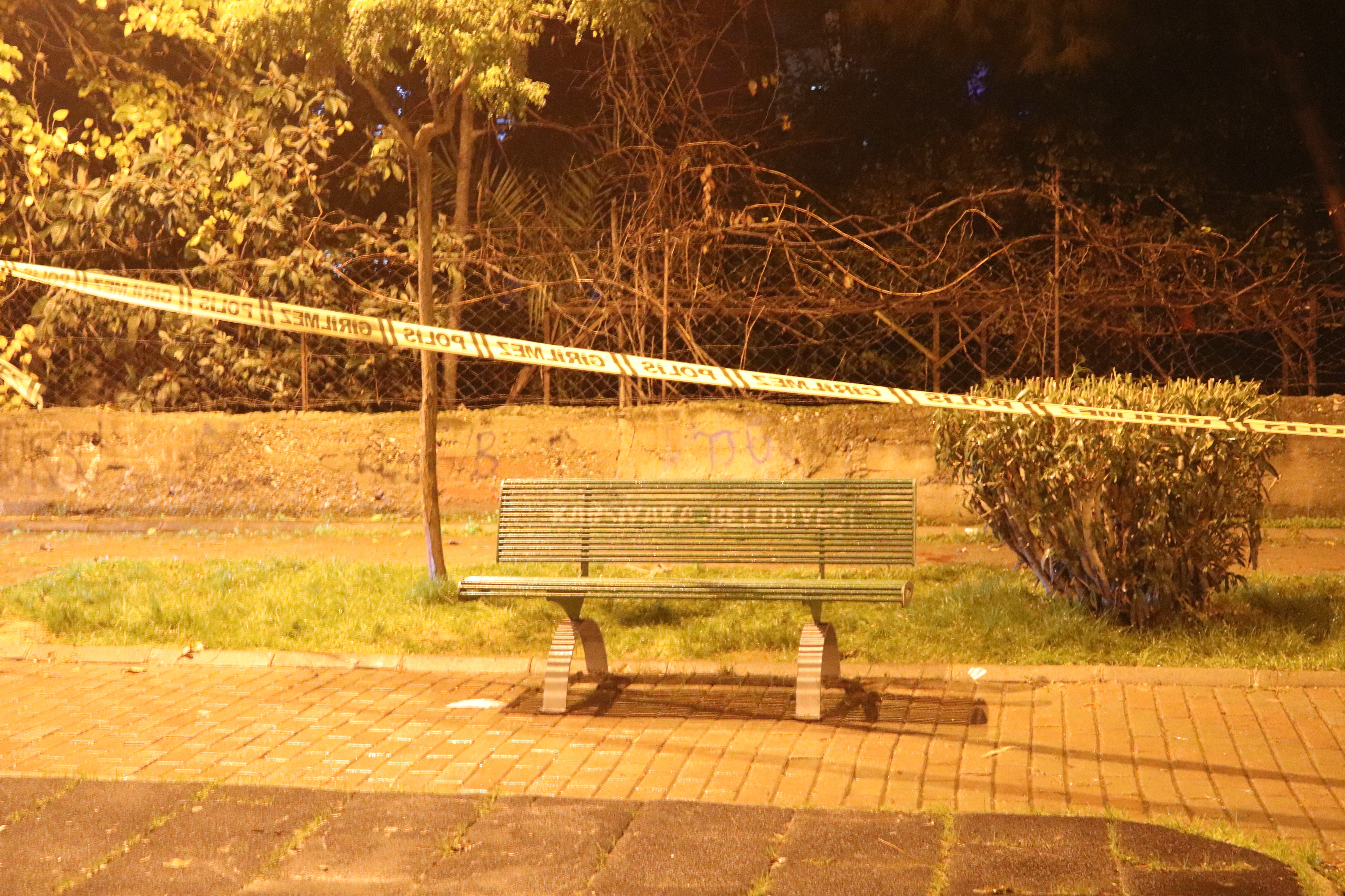 Boşanma Aşamasındaki Eşini Parkta Öldürdü