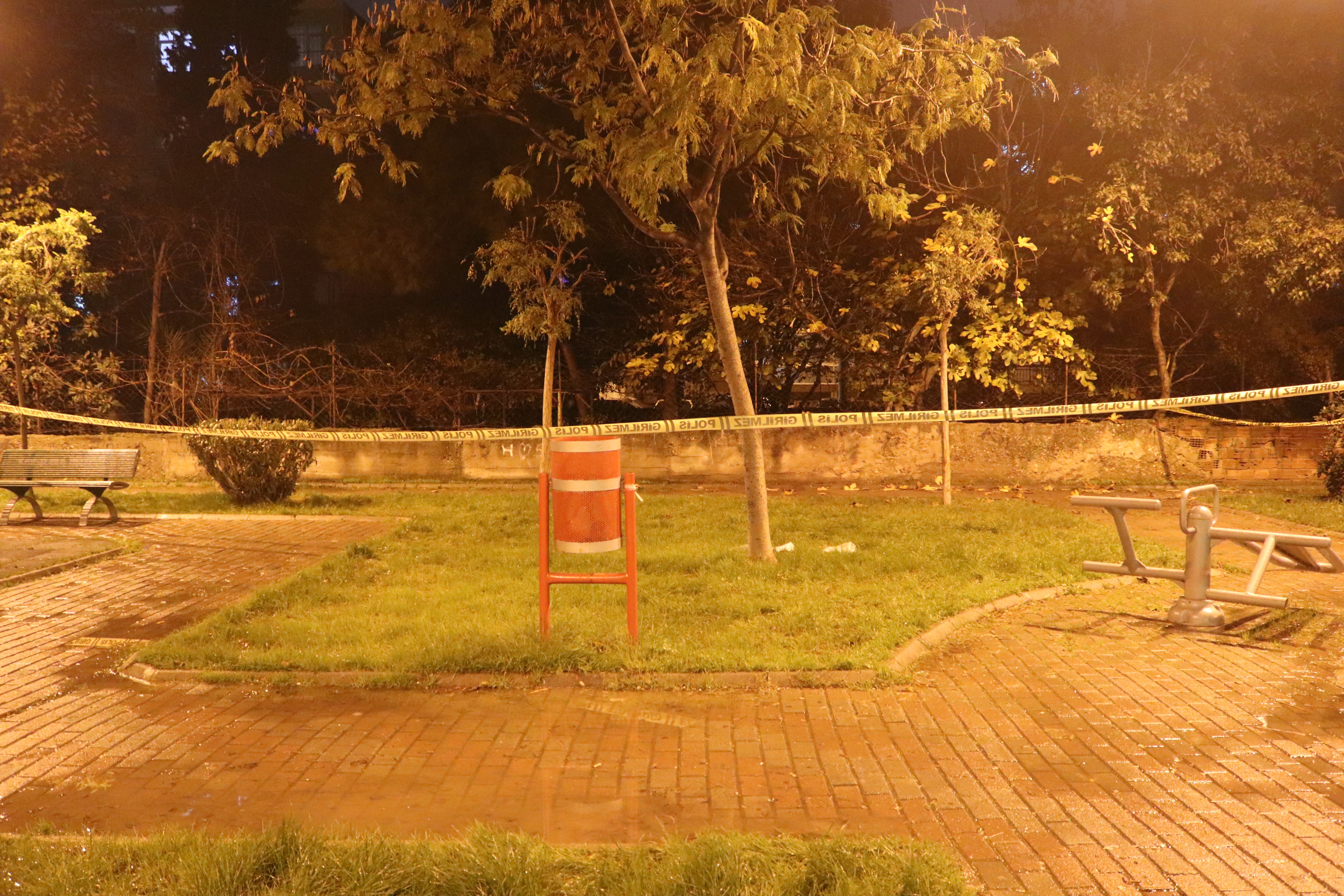 Boşanma Aşamasındaki Eşini Parkta Öldürdü