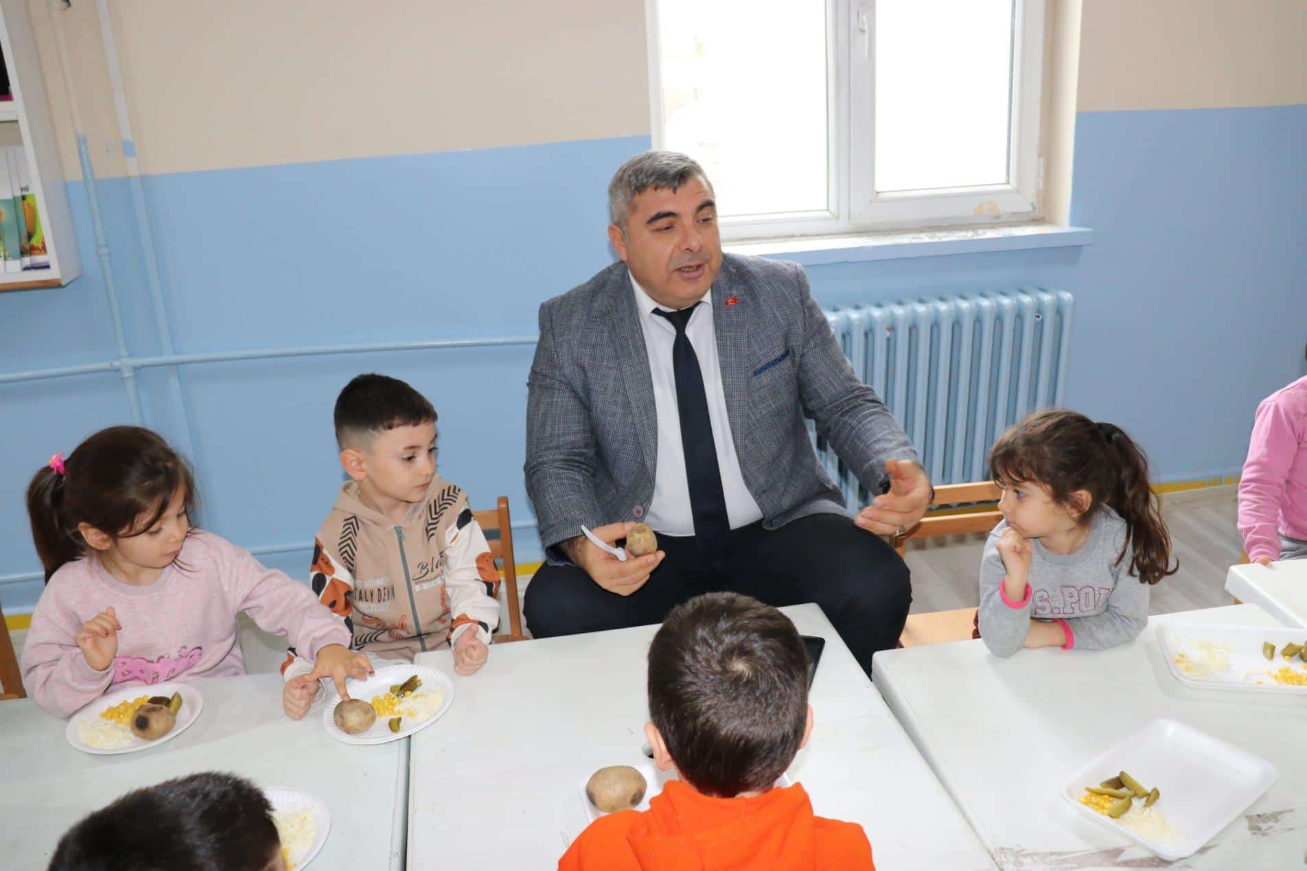 Öğrencilerle Soru Cevap Etkinliği Yaptı