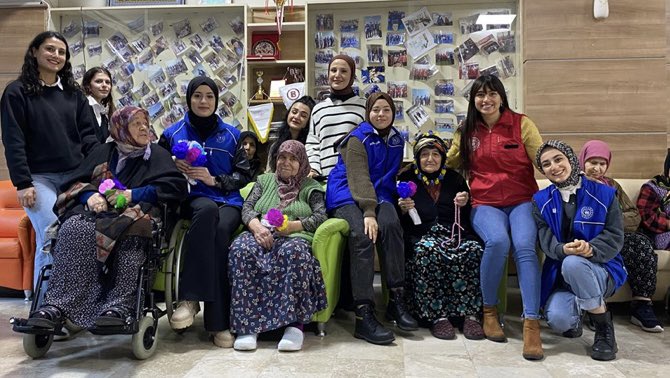 Afyon'da Gençlik Merkezi Gönüllülerinden Duygu Dolu Ziyaret