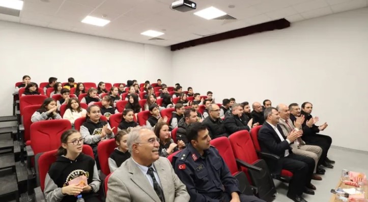 Başkan Koyuncu Mithatpaşa Ortaokulu Yıldız-Oktay Çıldır Sinema Salonu’nun Açılışına Katıldı