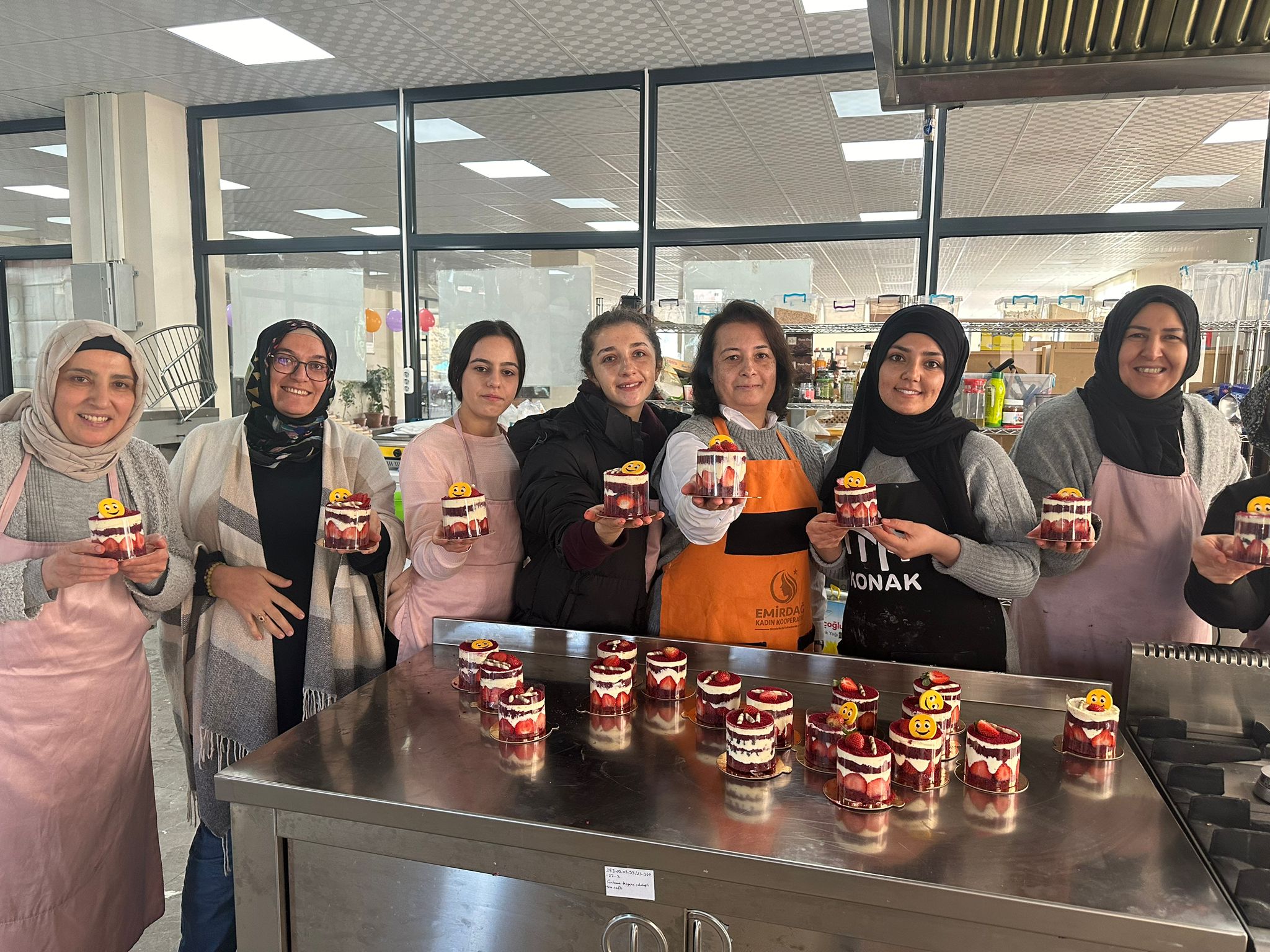 Emirdağ'ın Kadınları Mutfak Atölyesinde Eğitim Görüyor
