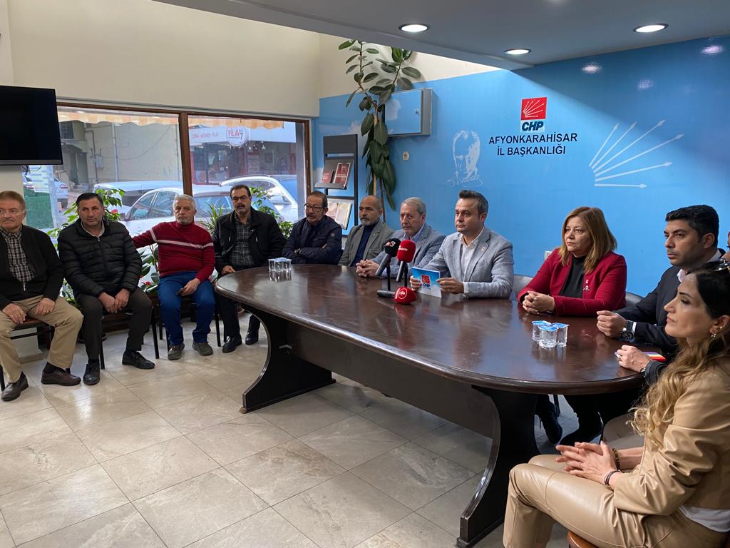 CHP İL BAŞKANI ERHAN TOPA TUTTU