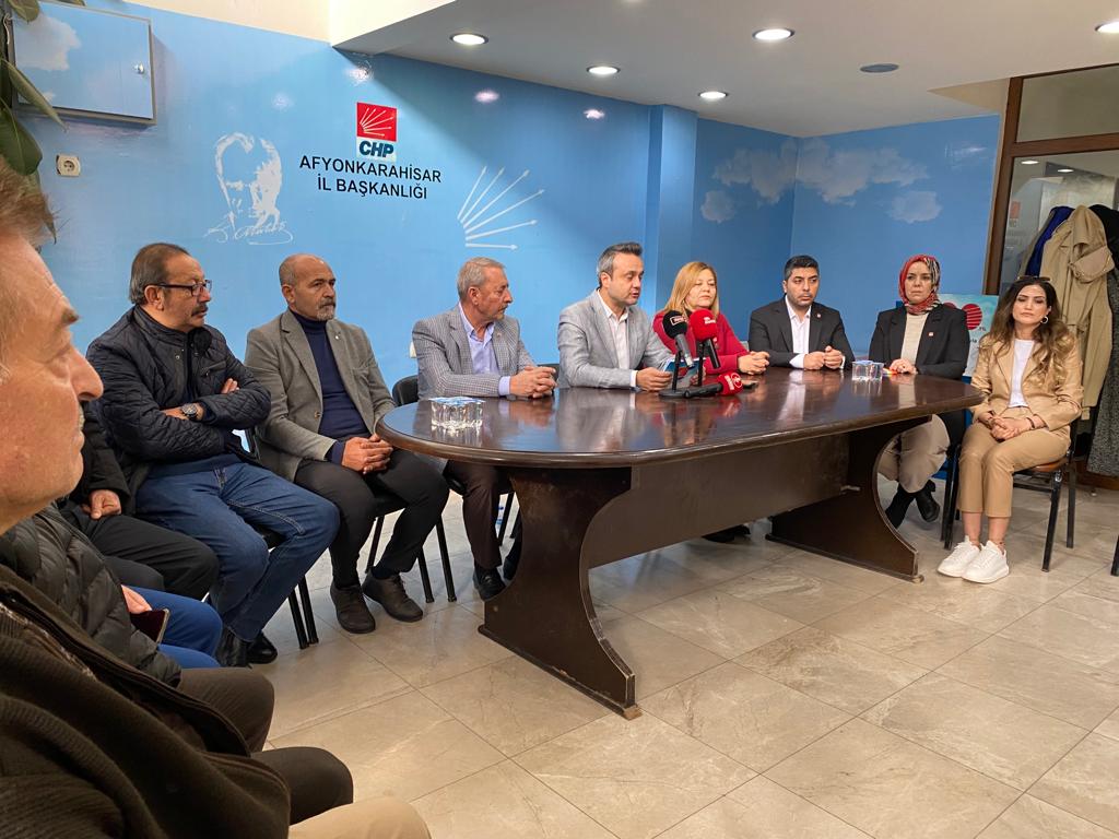 CHP İL BAŞKANI ERHAN TOPA TUTTU
