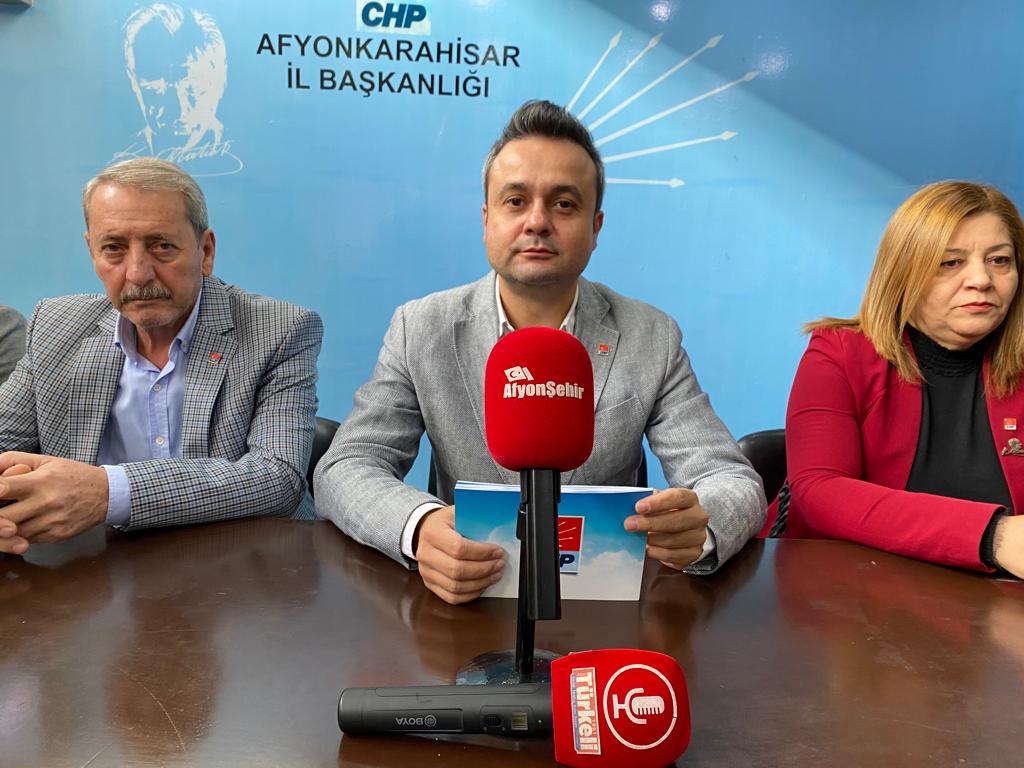 CHP İL BAŞKANI ERHAN TOPA TUTTU