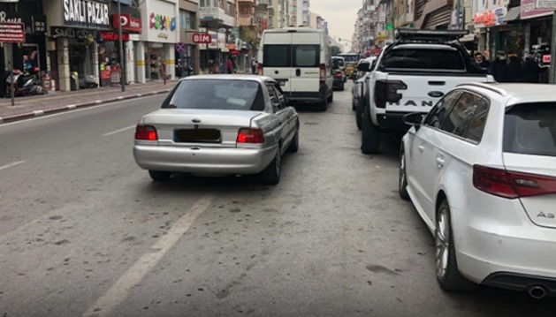 Çift Sıra Parktan Vatandaş Şikayetçi