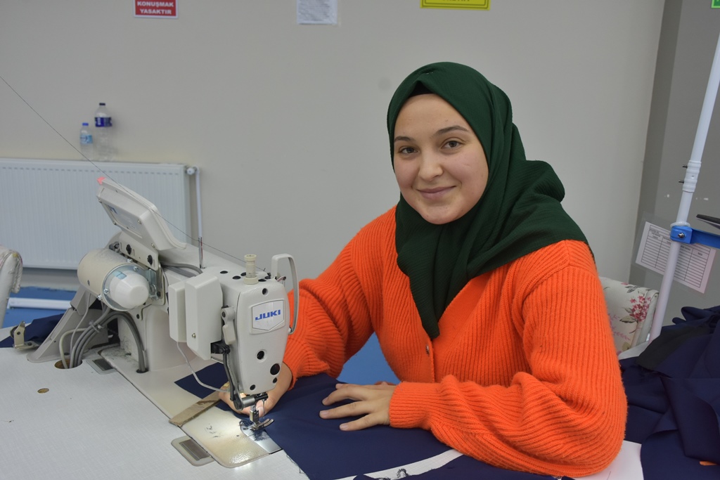İŞKUR’UN BU PROĞRAMI 6 AYDA MESLEK SAHİBİ YAPIYOR