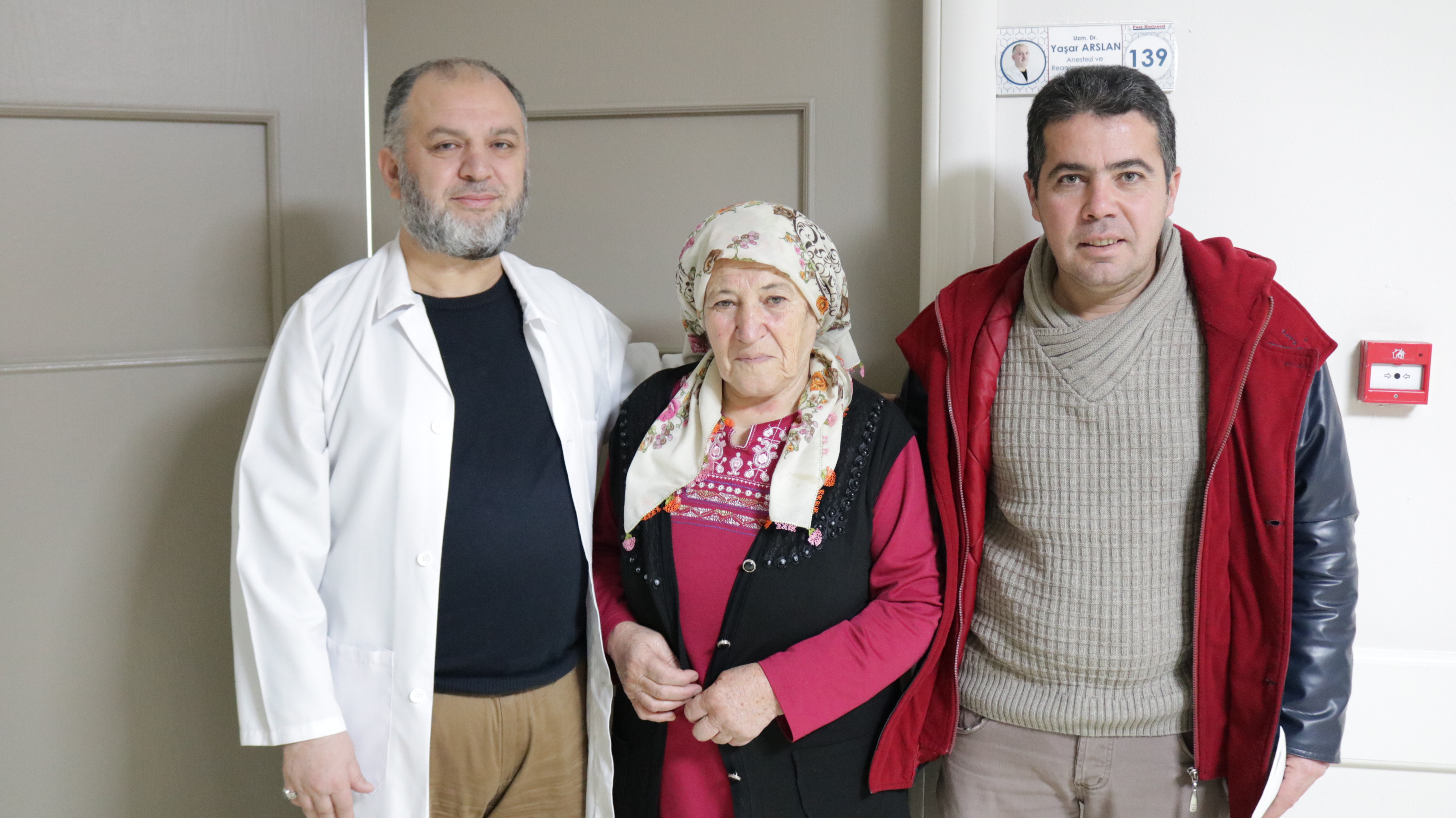 DİZ AĞRISINA AMELİYATSIZ ÇÖZÜM: UZM. DR. YAŞAR ARSLAN'IN BAŞARISI