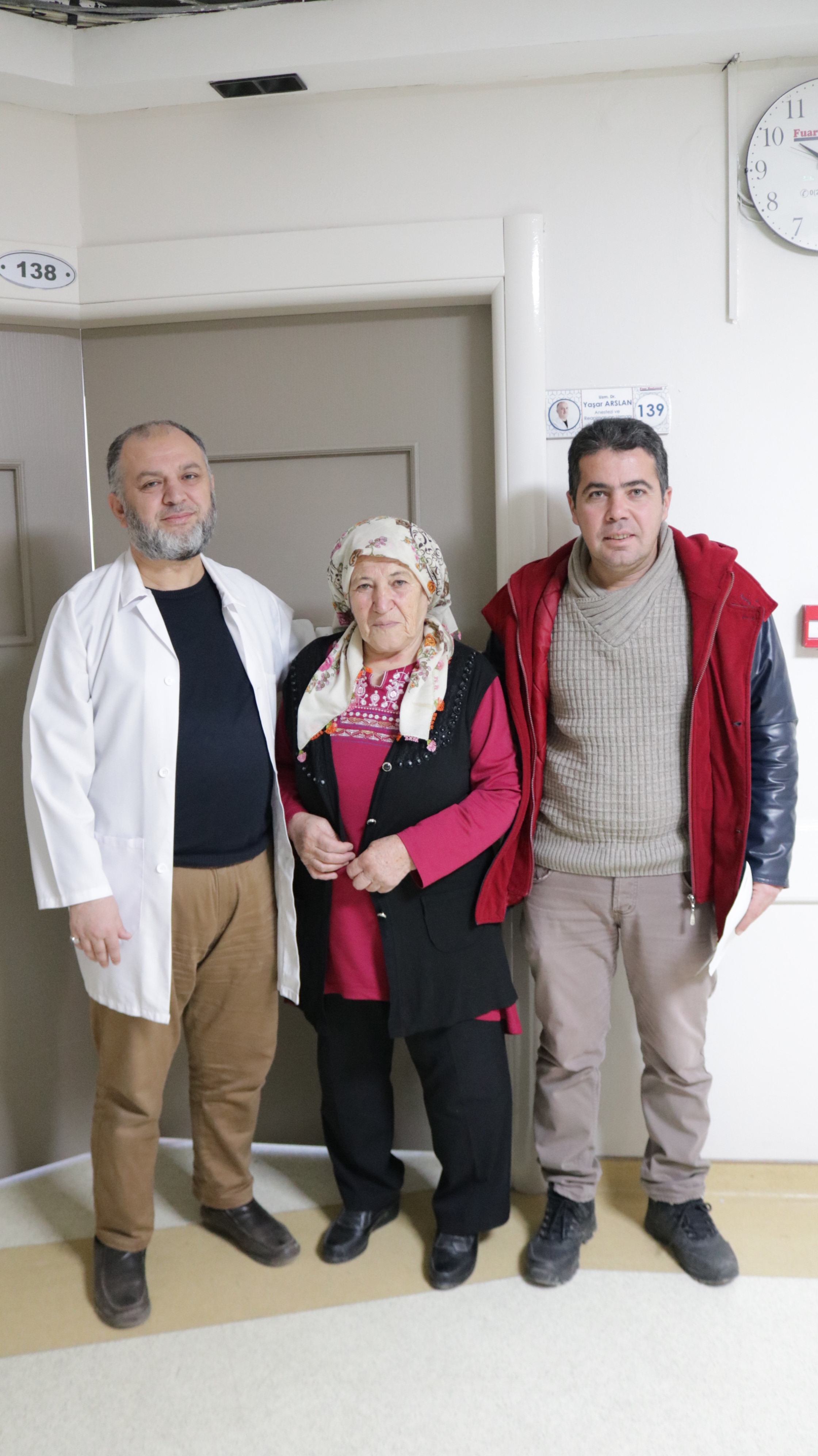 DİZ AĞRISINA AMELİYATSIZ ÇÖZÜM: UZM. DR. YAŞAR ARSLAN'IN BAŞARISI