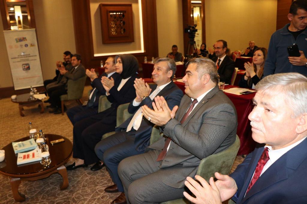 MESLEKİ DİL EDİNİMİ VE AFYON KENDİN YAP ATÖLYESİ 4.ULUSLARARASI SEMPOZYUMU YAPILDI