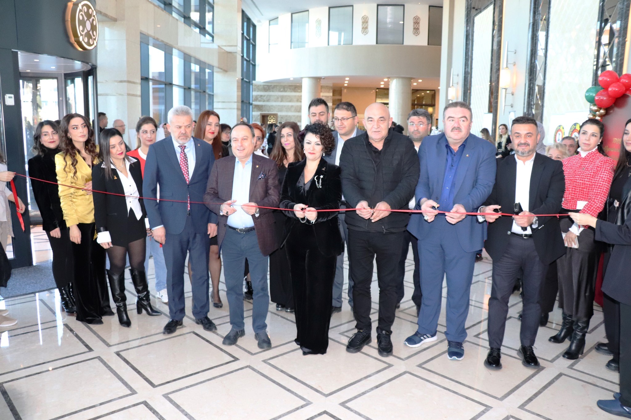 Afyon'da Kadın Girişimciler Yeni Yıl Festivali Düzenledi