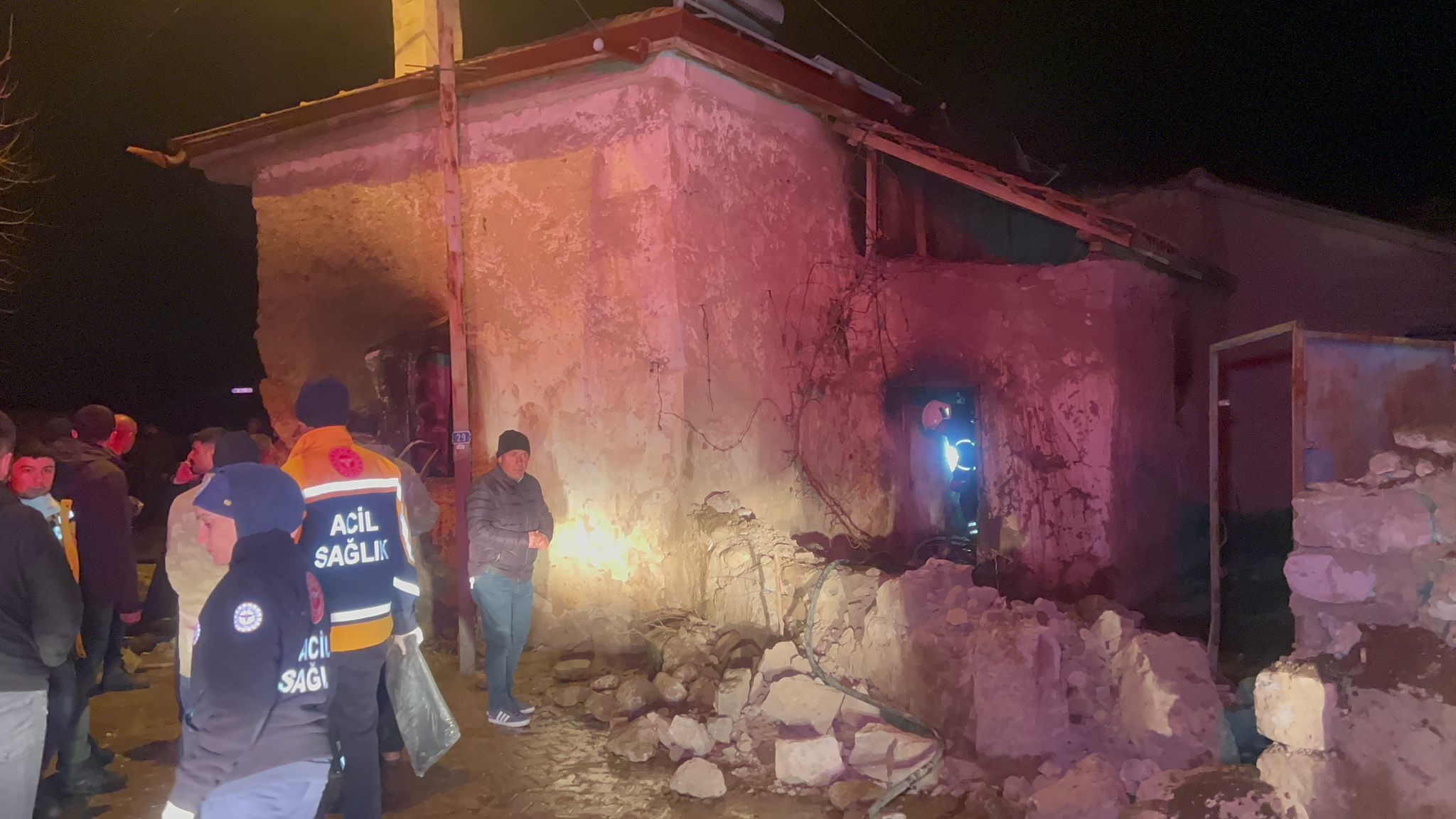 Müstakil Evde Yangın Faciası: Yaşlı Kadın Öldü, Gelini Dumandan Zehirlendi