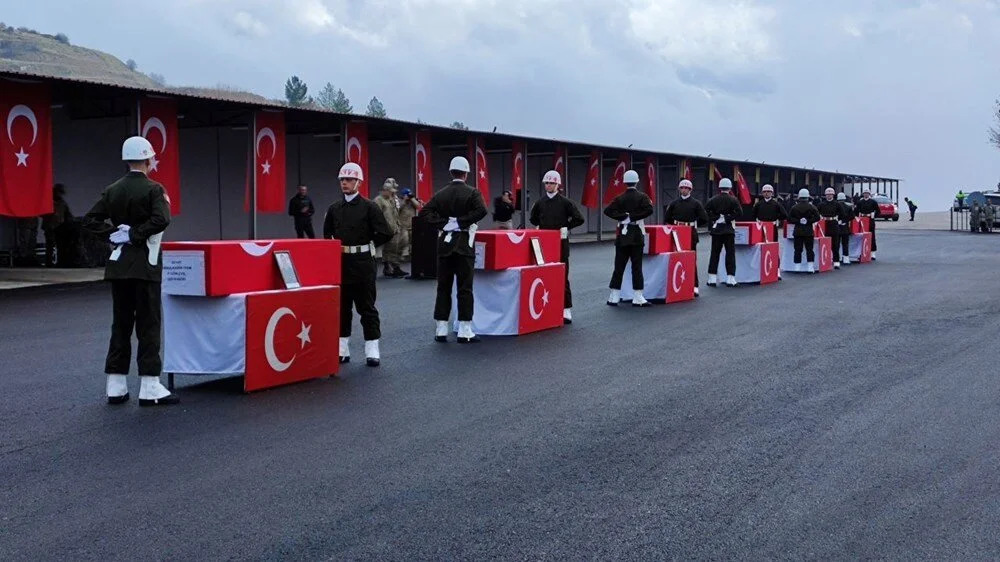 Türkiye Şehitlerine Ağlıyor!