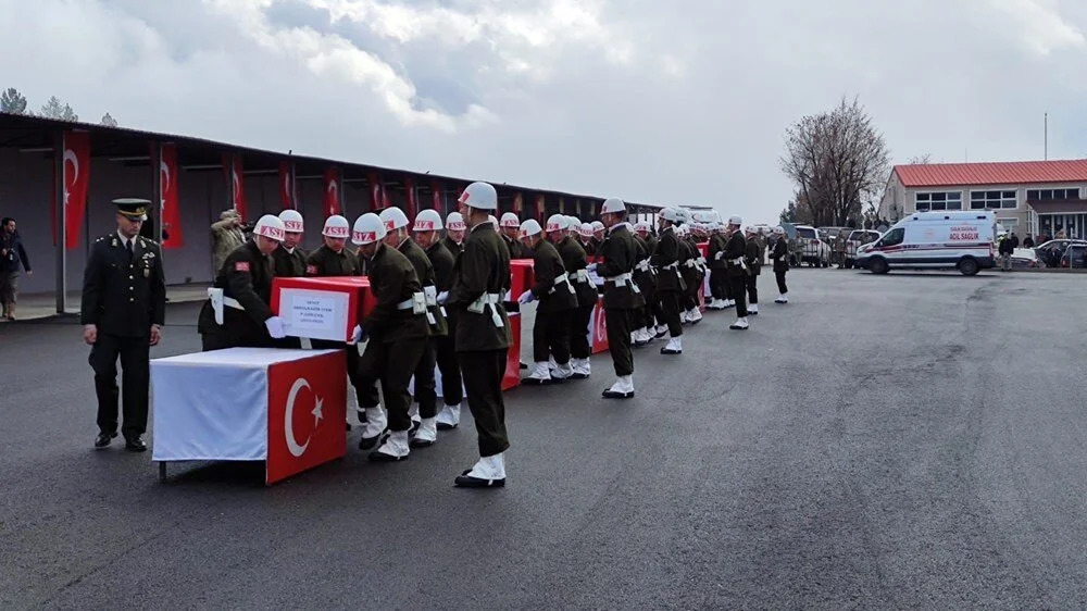 Türkiye Şehitlerine Ağlıyor!