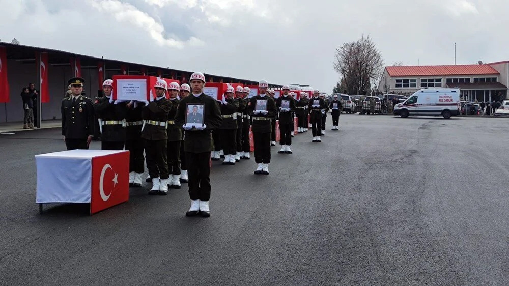 Türkiye Şehitlerine Ağlıyor!