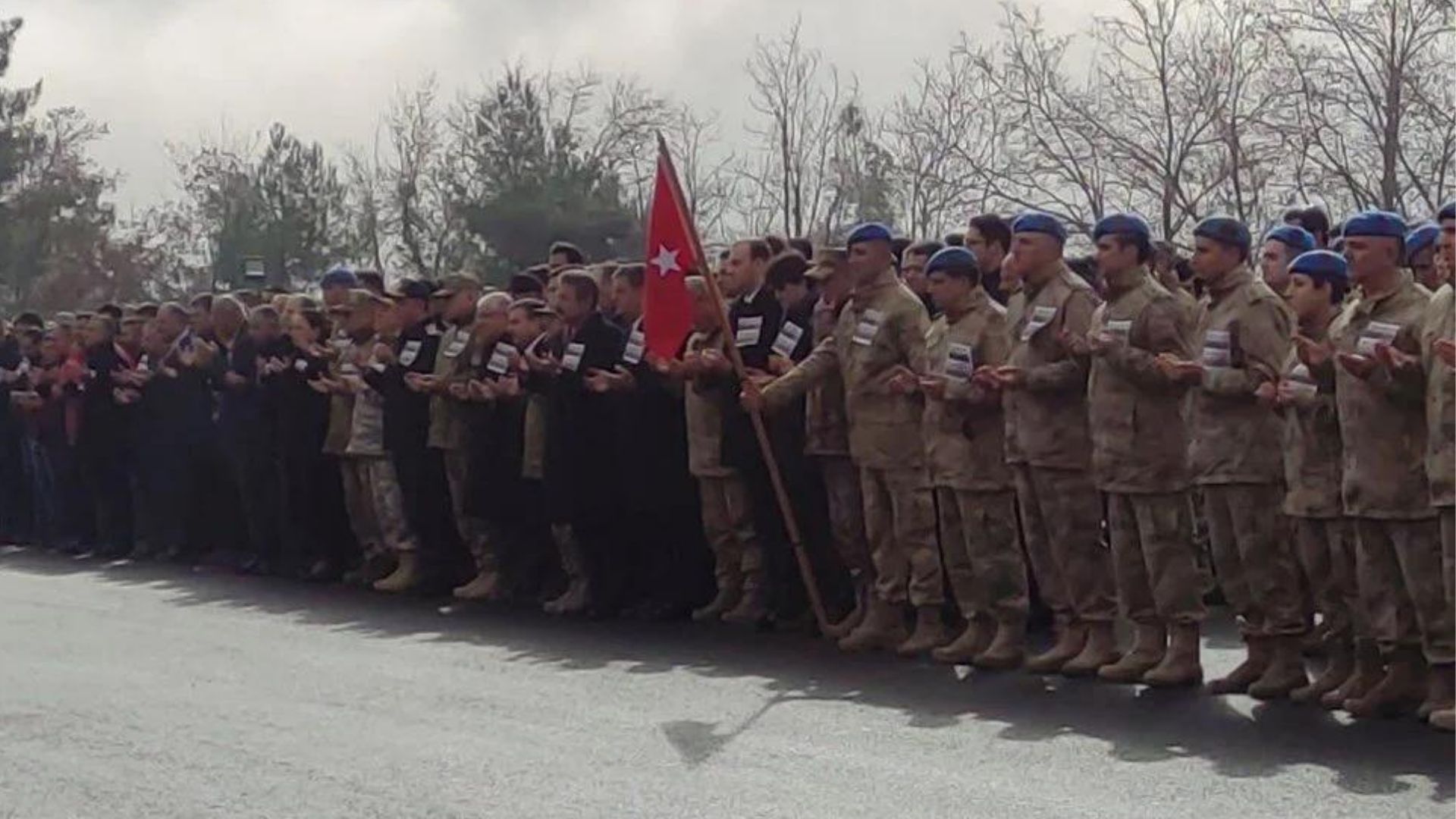 Türkiye Şehitlerine Ağlıyor!