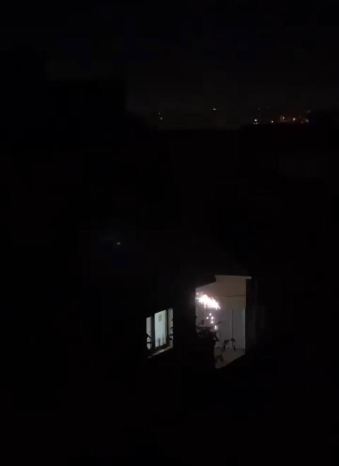Elektrik Tellerinin Patladığı Anlar Kamerada: Geceyi Gündüze Çevirdi