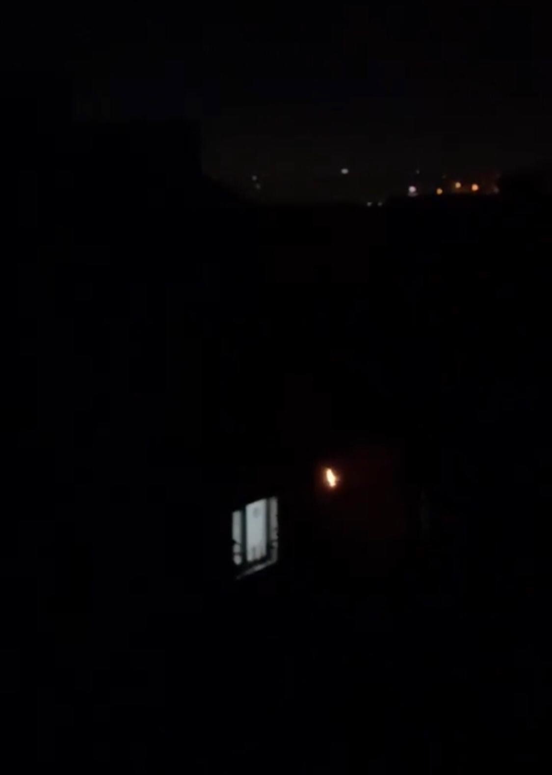 Elektrik Tellerinin Patladığı Anlar Kamerada: Geceyi Gündüze Çevirdi