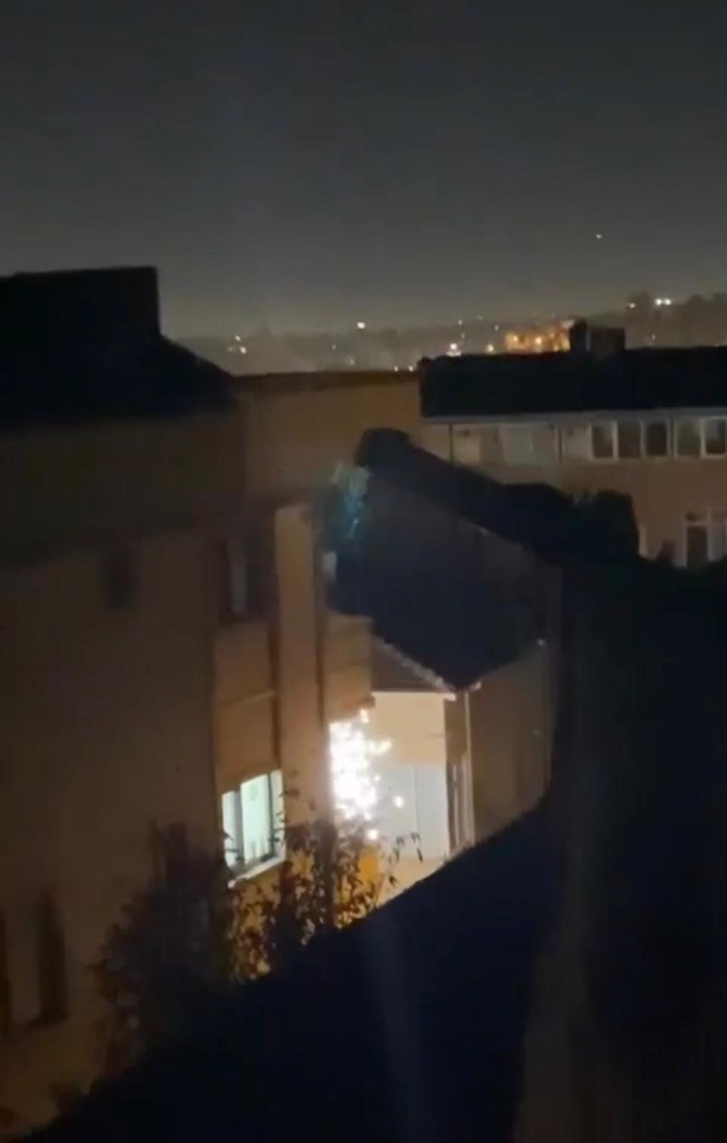 Elektrik Tellerinin Patladığı Anlar Kamerada: Geceyi Gündüze Çevirdi