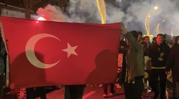 Afyonkarahisar Sokakları Kırmızı Beyaza Büründü