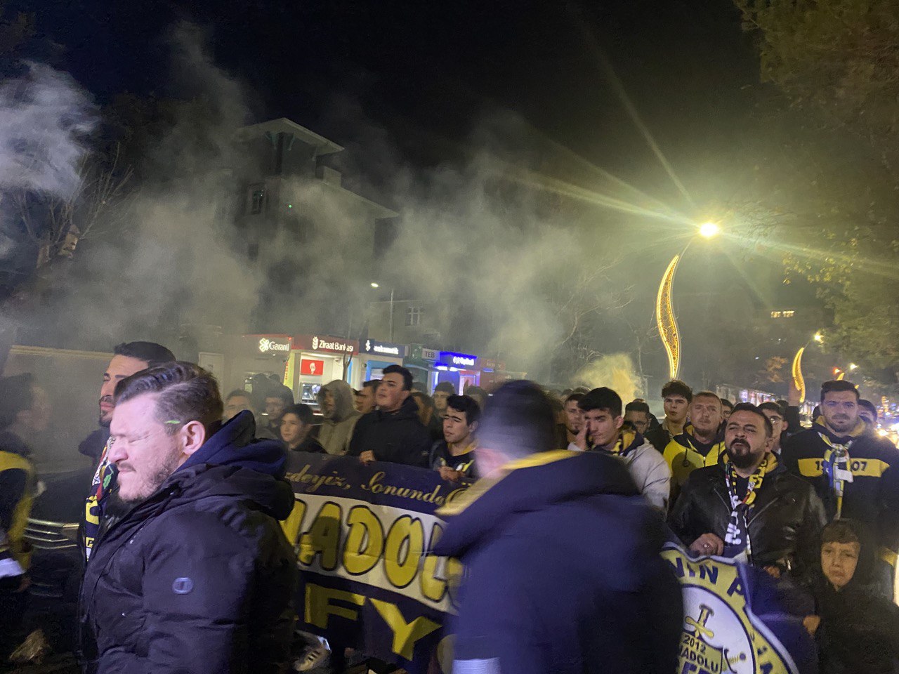 Afyonkarahisar Sokakları Kırmızı Beyaza Büründü