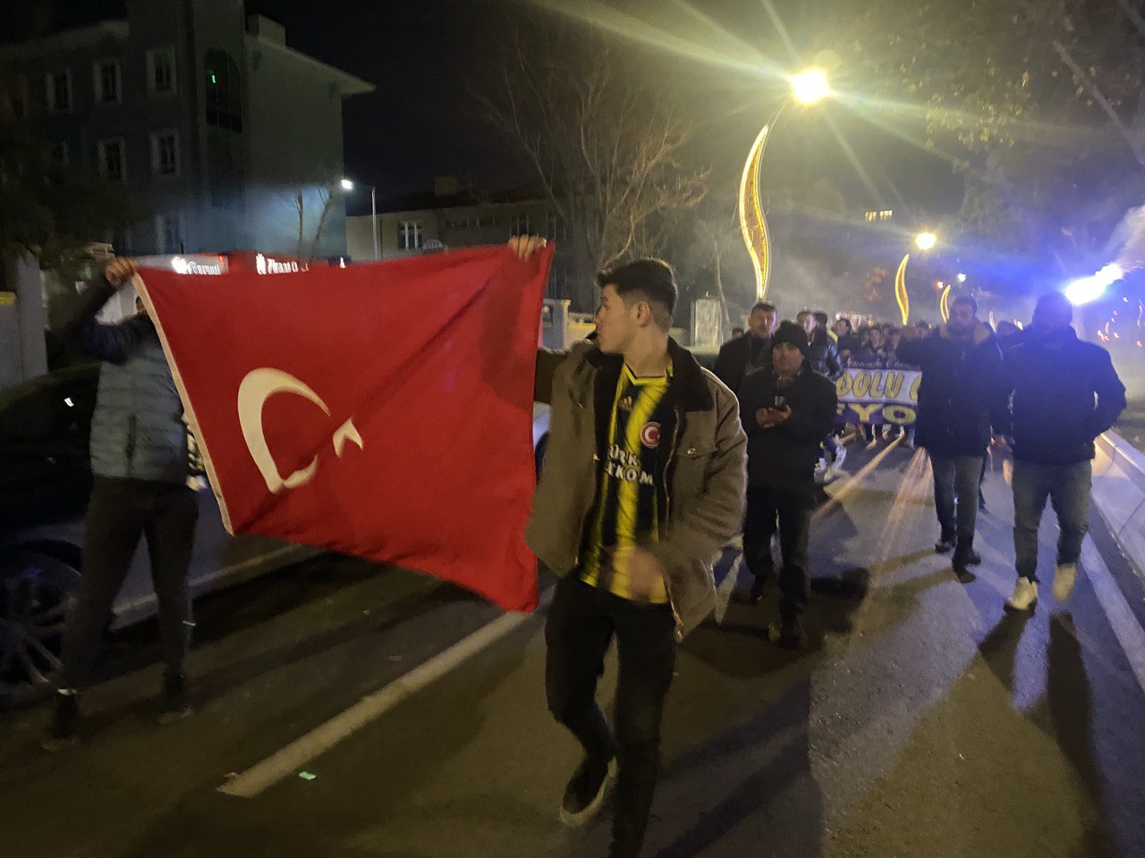 Afyonkarahisar Sokakları Kırmızı Beyaza Büründü