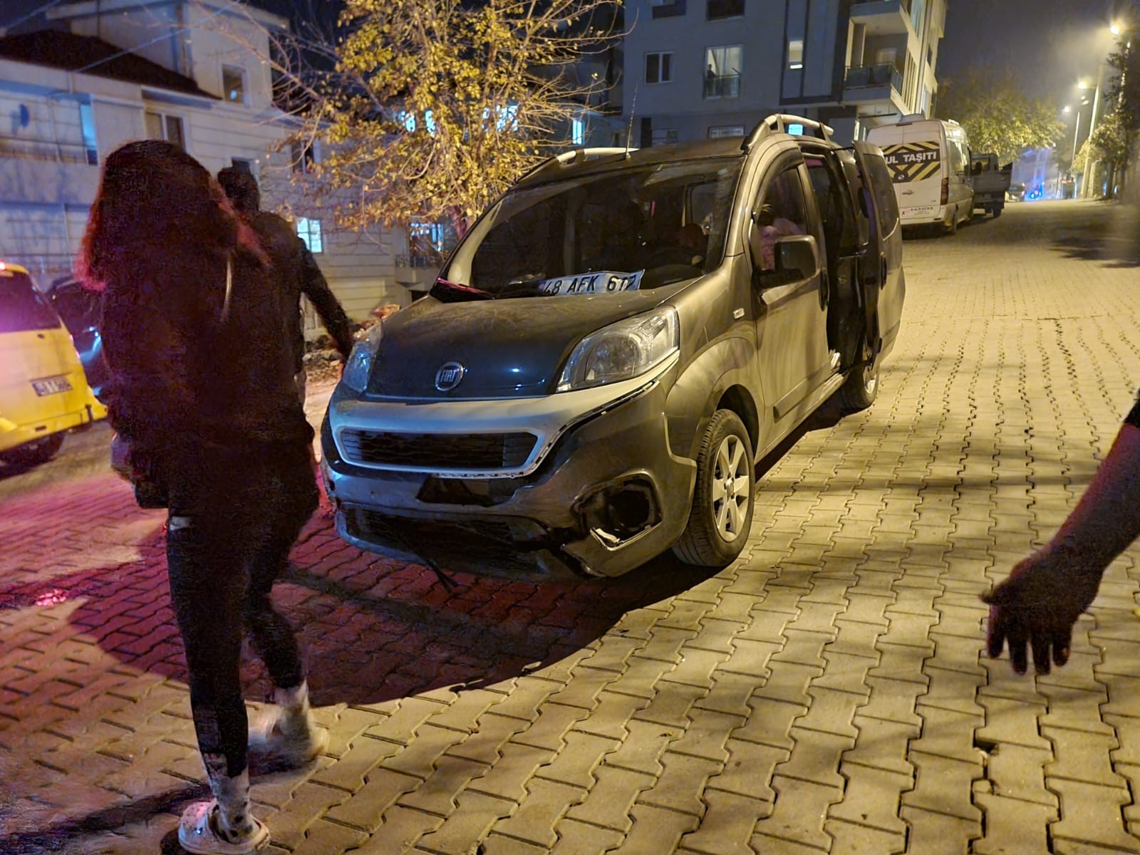 TİCARİ ARAÇ İLE MOTOSİKLET ÇARPIŞTI