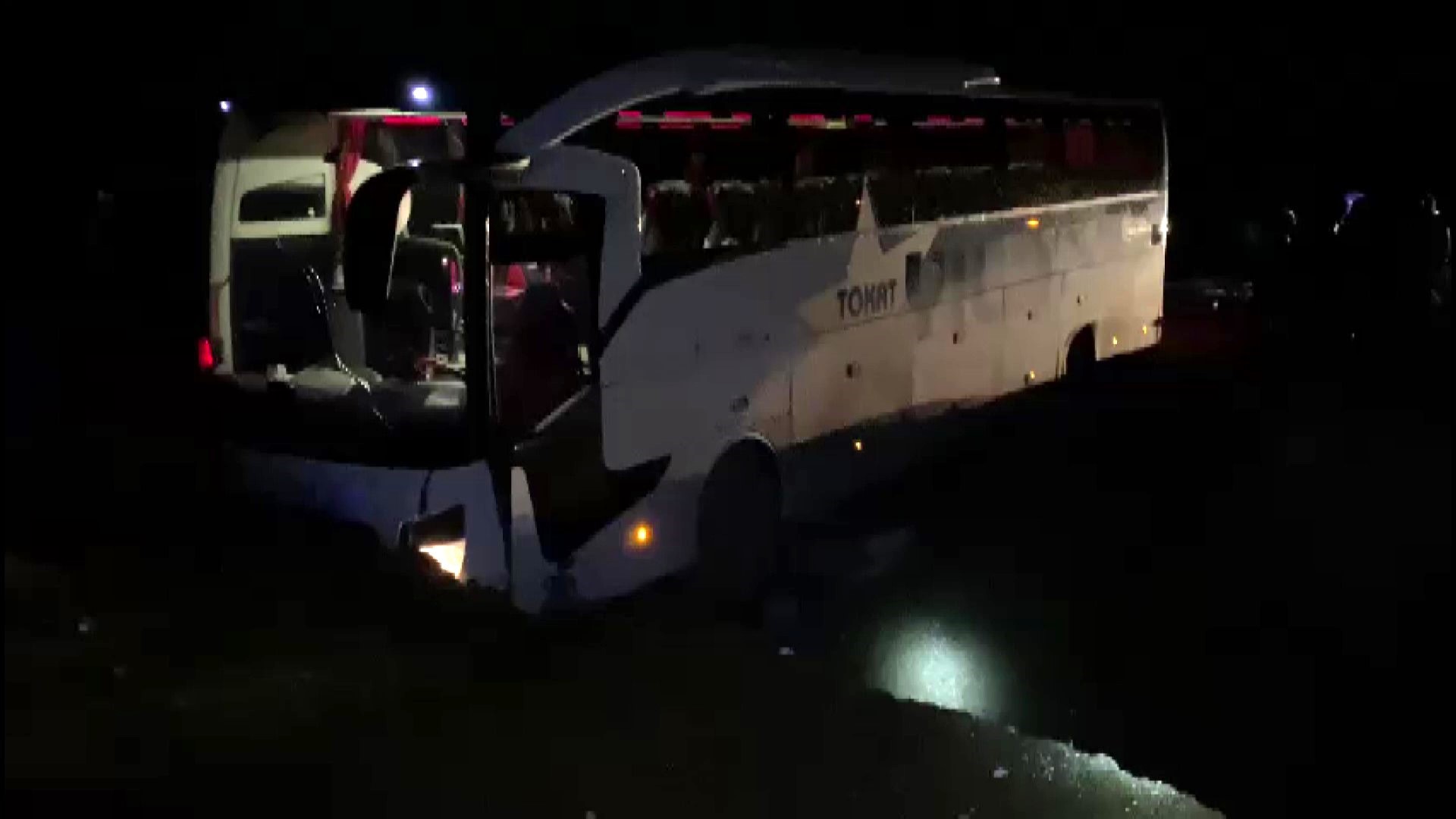 Yolcu Otobüsü Çukura Düştü: 6 Yaralı