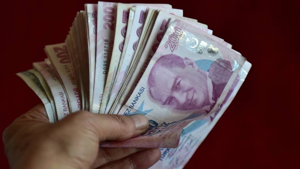 Meclis'te gündem yoğun: Çalışan emekliye 5 bin lira ikramiye için tarih belli oldu