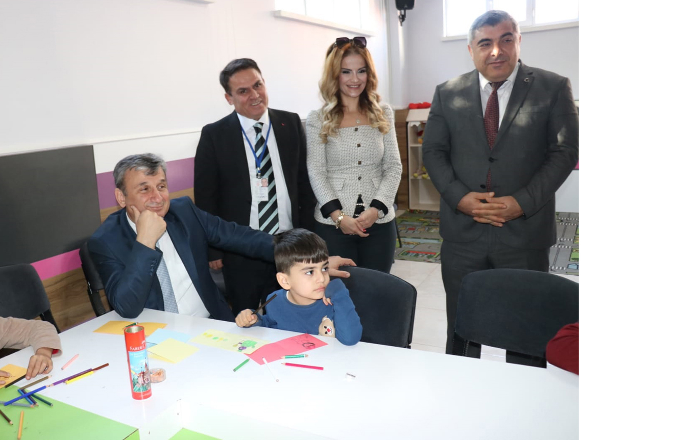 Afyon'da Özel Çocuklarla Bir Araya Gelindi. Müdür Sünnetci  Sınıfları İnceledi