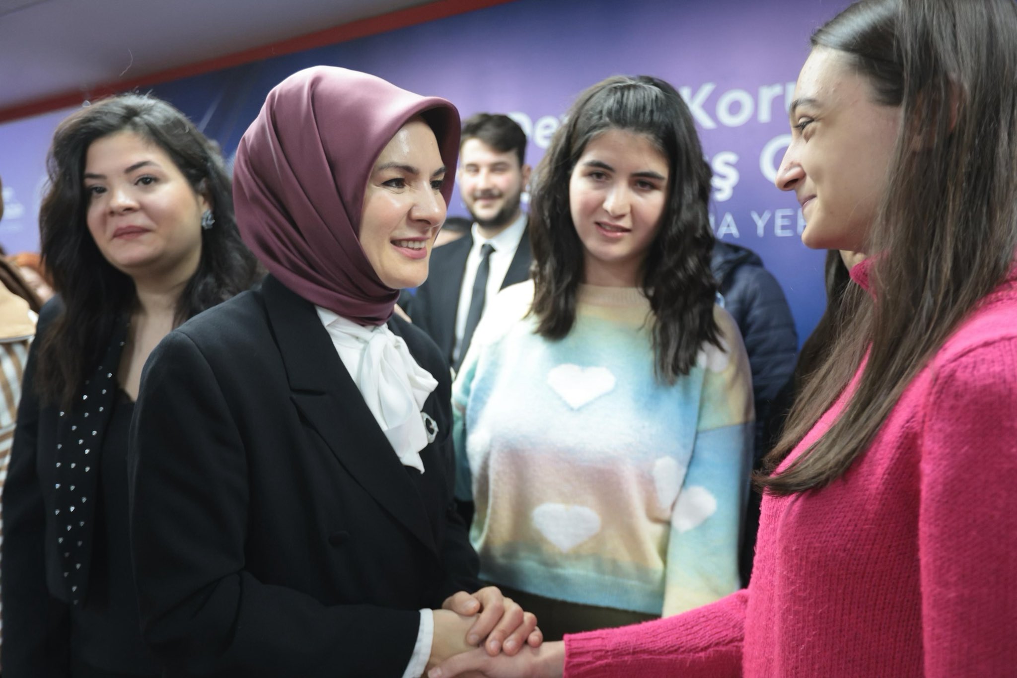Devlet Korumasındaki Gençler Memuriyete Atandı. Afyonlu Bakan Sevinçlerine Ortak Oldu