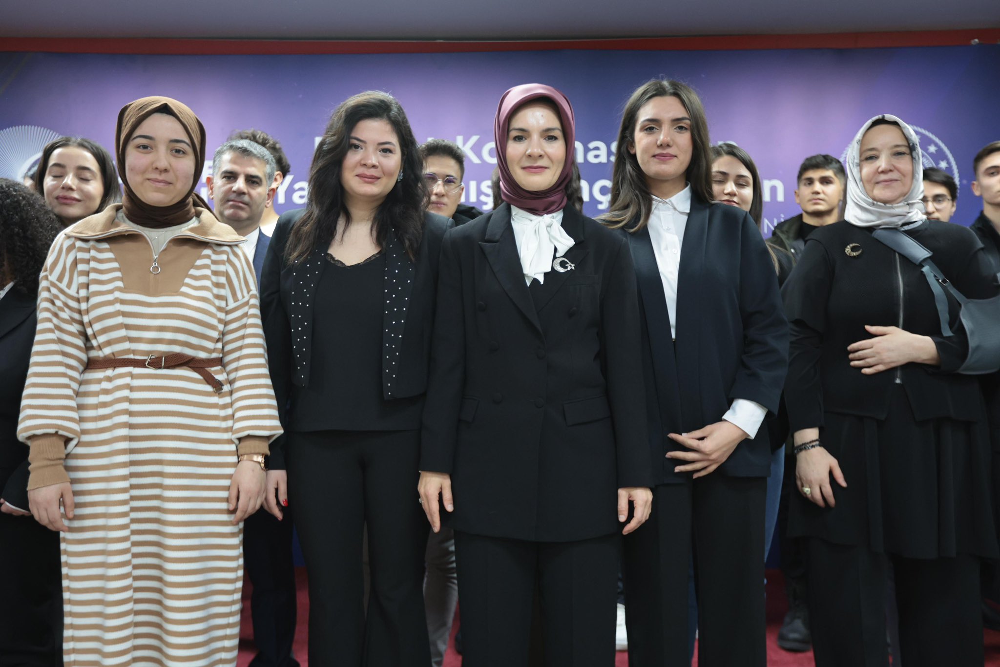 Devlet Korumasındaki Gençler Memuriyete Atandı. Afyonlu Bakan Sevinçlerine Ortak Oldu
