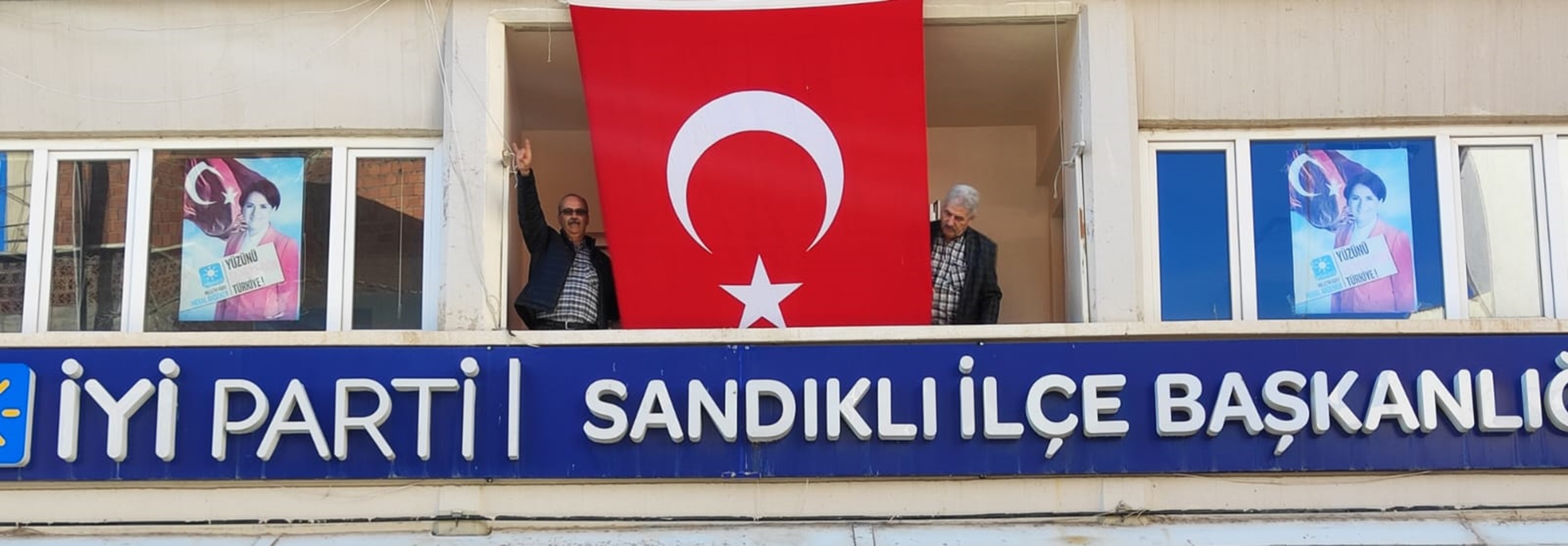 İYİ PARTİ'DEN TÜRK BAYRAKLARIYLA BİRLİK MESAJI
